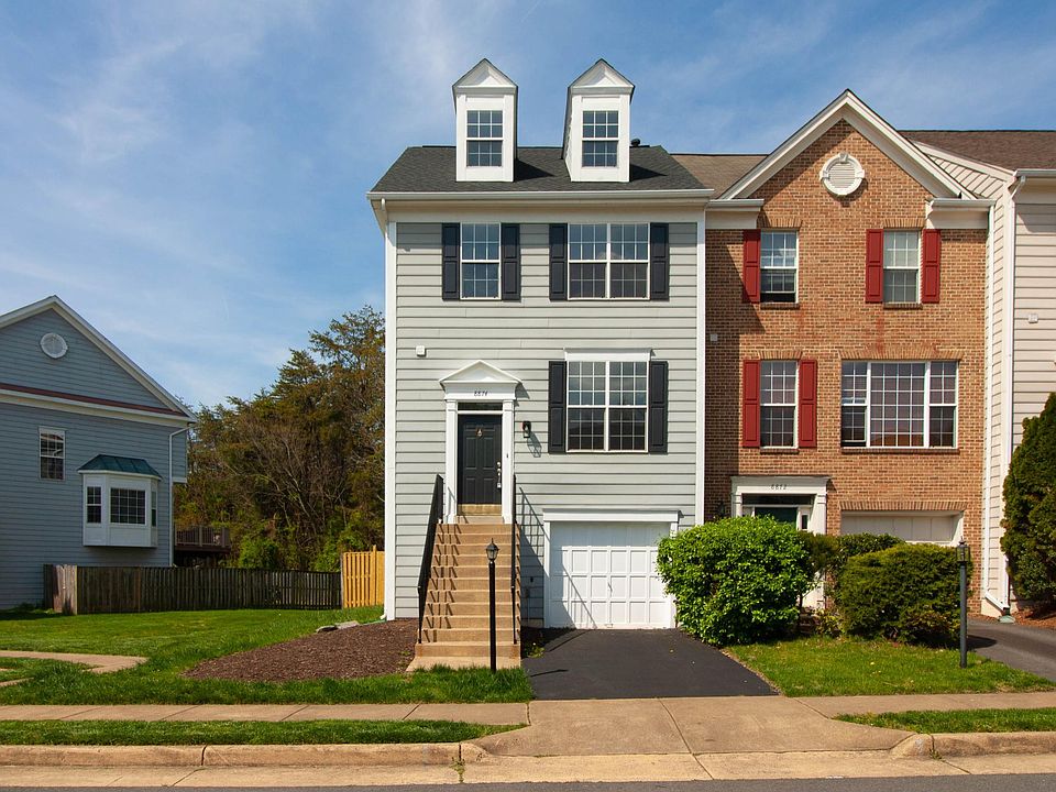 End unit means tons of natural light! 1 Car Garage w/driveway