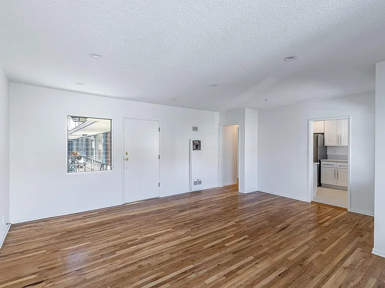 1028 6th St #1026D — Photo 5