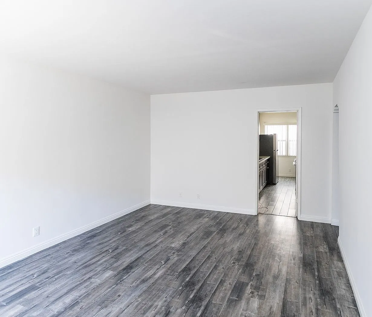 San Marino & Westmoreland APT — Photo 1
