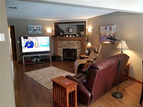 4th image of 6112 NE Moonstone Dr