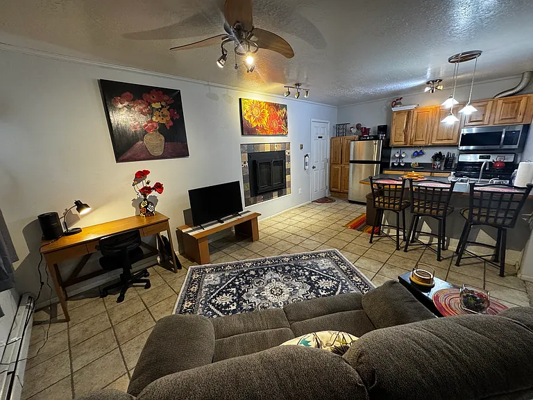 909 N Butler Ave #1 — Photo 1