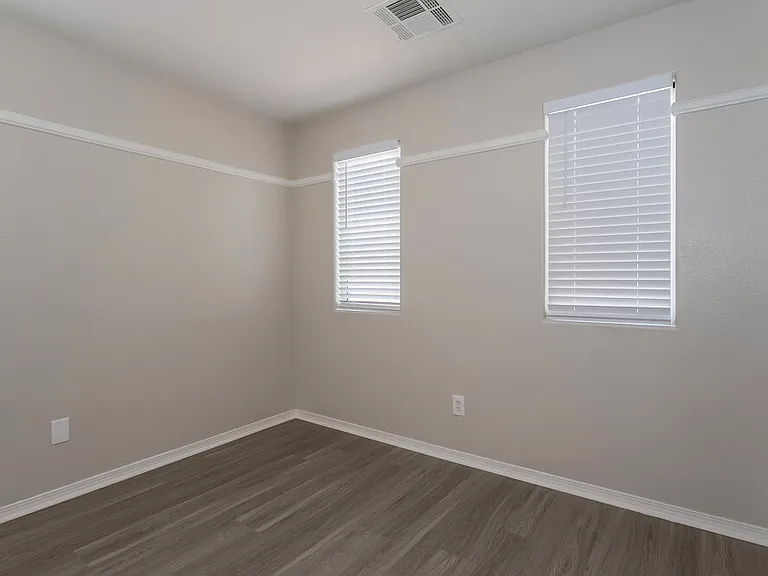 530 Eresma St — Photo 15