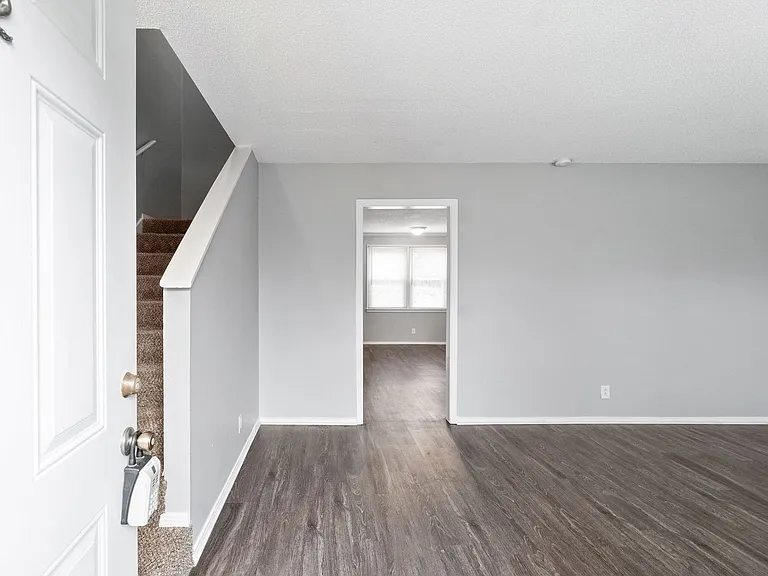 219 Taft Dr — Photo 3