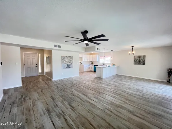 1811 W DIXON Circle, Mesa, AZ 85201