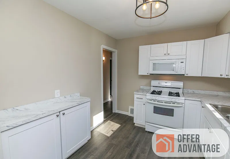 3 bed, 1.0 bath, 1200 sqft, $1,600 — Photo 3