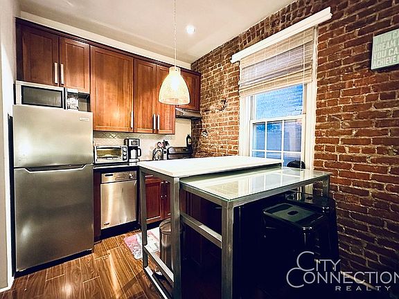 4th image of 223 E 50th St APT 4C