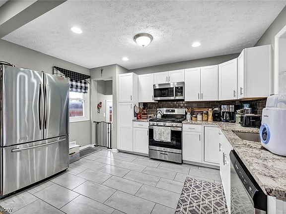 4th image of 11511 Blossom Ave