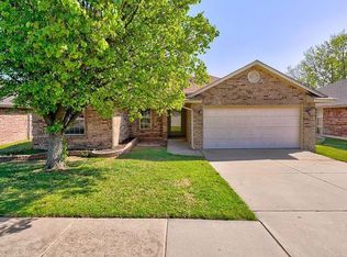 2728 SE 95th St, Moore, OK 73160