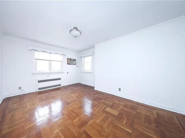 4715 Bedford Avenue image 15 of 35