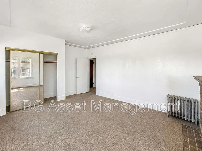 1000 E 33rd St #301 — Photo 14