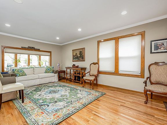 3rd image of 8868 Commonwealth Blvd