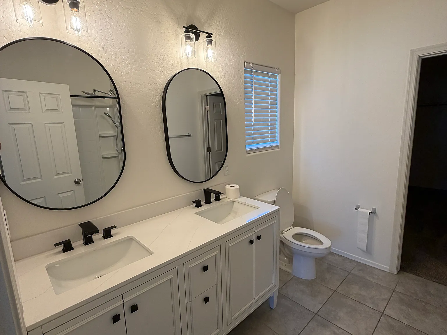 4 bed, 1915 sqft, $2,300 — Photo 4