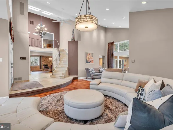 70 Timberline Dr, Voorhees, NJ 08043