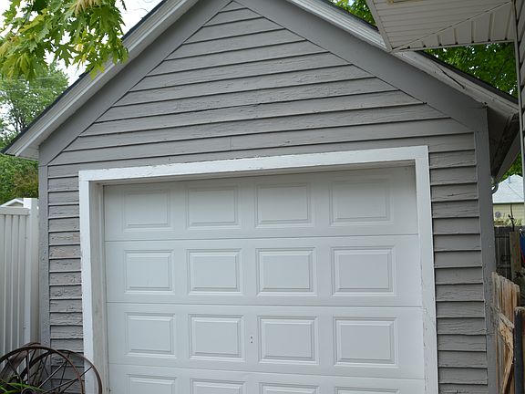 1 Car Garage