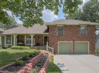 10435 Caenen Dr, Lenexa, KS 66215