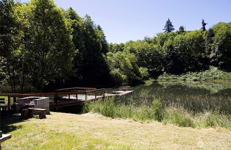3rd image of 189 Trout Lakes