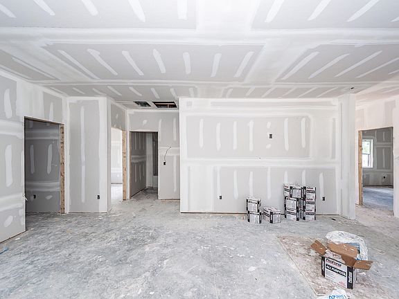 4th image of 905 Wildgame Rd