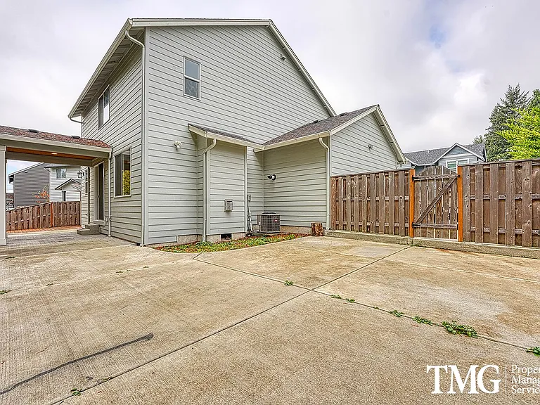 2519 NE 85th Cir — Photo 31