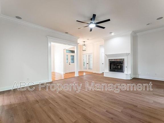 4th image of 2505 SW 8th St