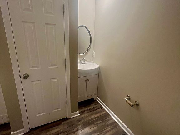 5th image of 1097 Tucker Rd