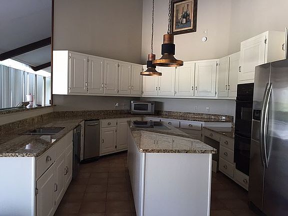 Kitchen w/Induction Cooktop