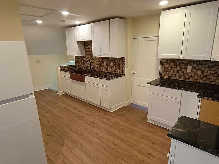 1107 Griswold St #3 — Photo 2