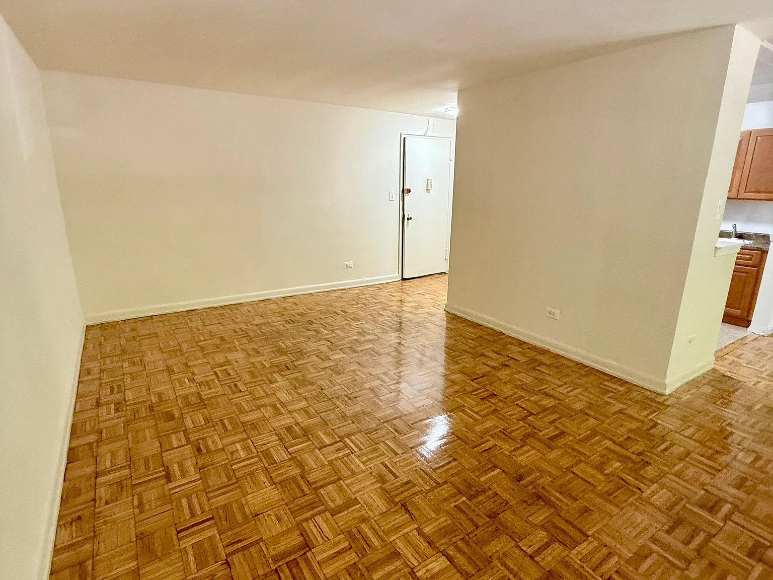 1 bed, 800 sqft, $2,000 — Photo 3