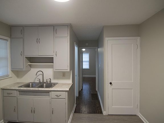 4th image of 924 E Pleasant Run Parkway North Dr #1