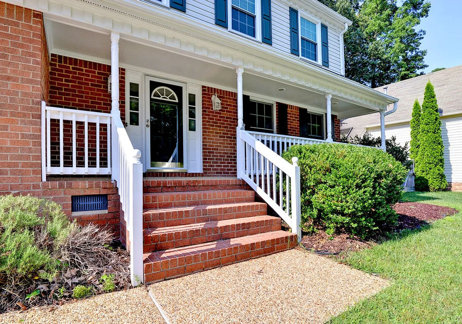 Lovely Four Bedroom Kiln Creek Home — Photo 4