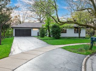 1765 Deerpath Ct, Naperville, IL 60565