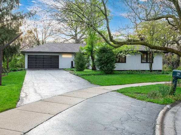1765 Deerpath Ct, Naperville, IL 60565