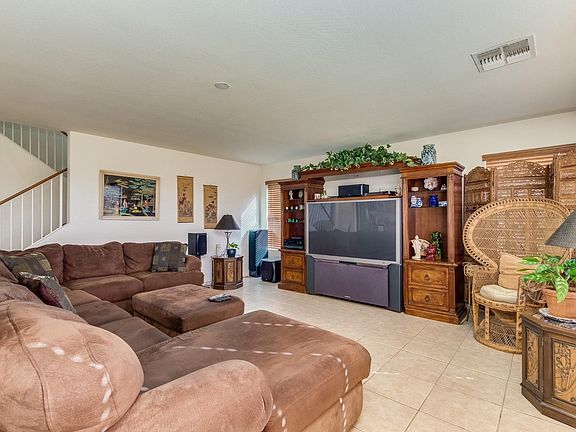 5th image of 703 E Leslie Ave