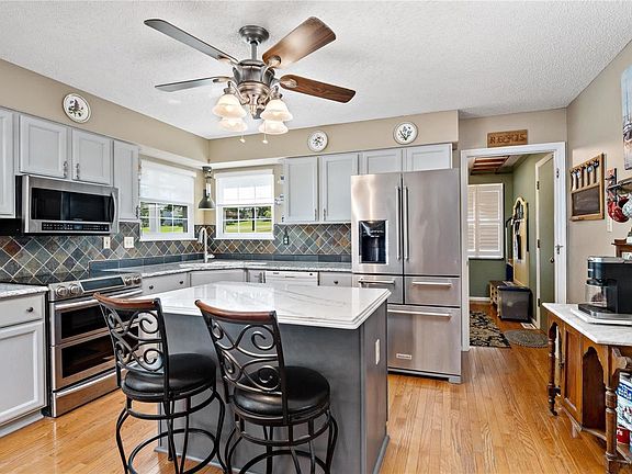 4th image of 4865 Greenburg Dr