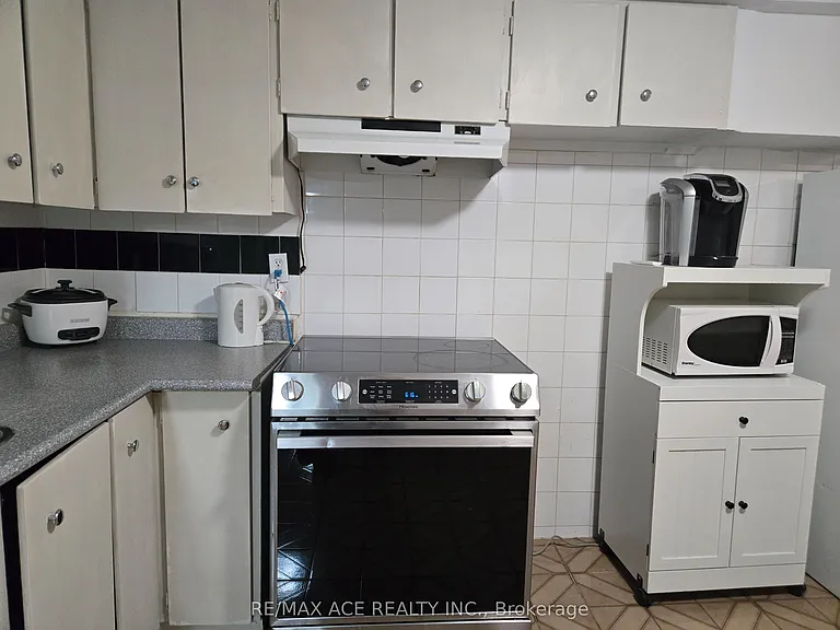 65 Dellbrook Cres #BASEMENT — Photo 8