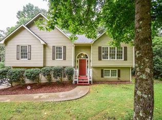 225 Maplewood Ln, Acworth, GA 30101