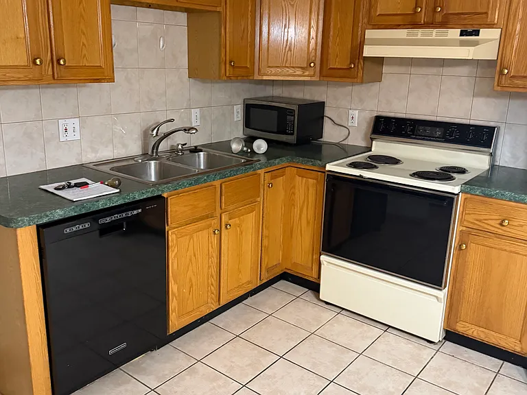 90 Main St #3 — Photo 1