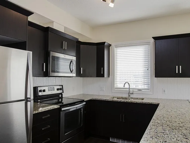 440 Sherwood Blvd NW — Photo 3