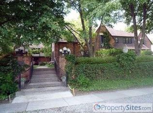 1060 Wimbleton Dr #1, Birmingham, MI 48009