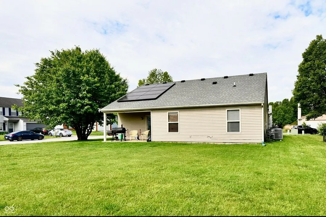 3 bed, 1252 sqft, $1,850 — Photo 2