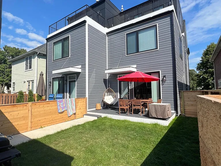 2056 N Park Ave — Photo 2