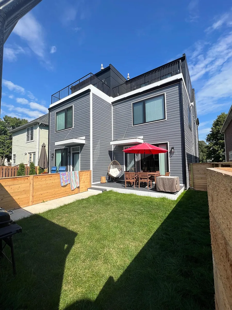 Building Photo - 2056 N Park Ave