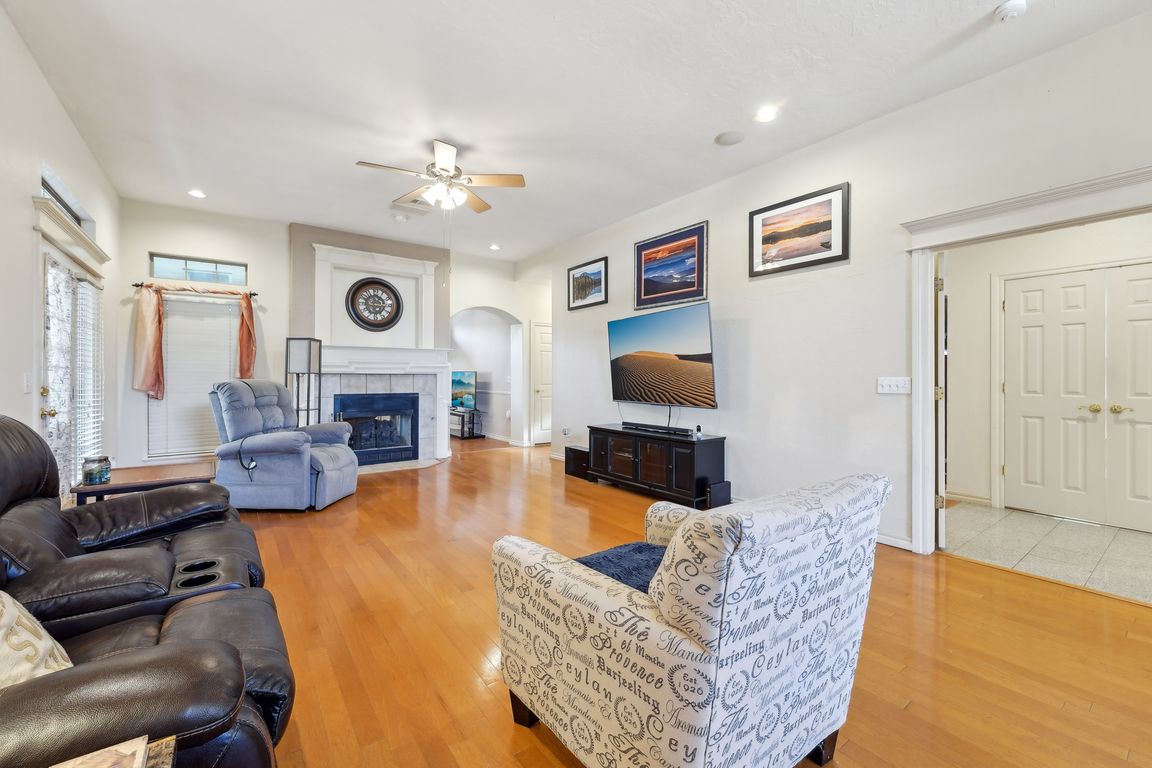 Pinehurst Dr-1204-005.jpg