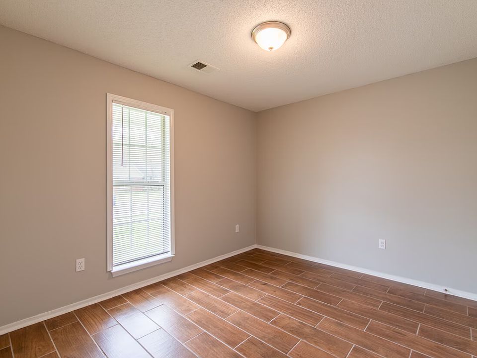 1st image of 10476 Kristen Dr S