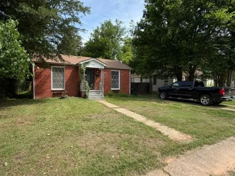 1140 Schex Dr — Photo 2