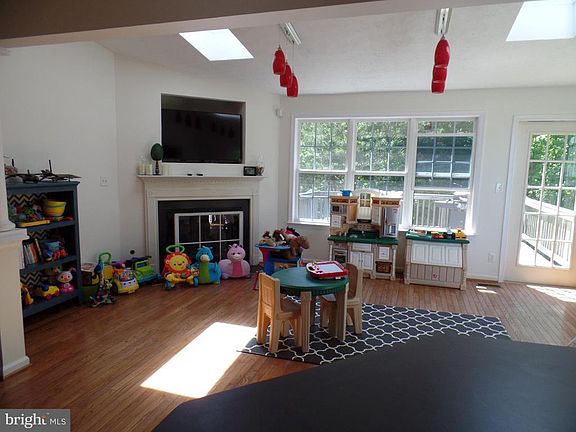 5th image of 111 Meredith Ln