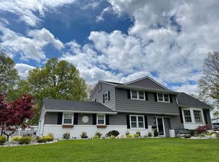 8 Glen Rd, Bound Brook, NJ 08805