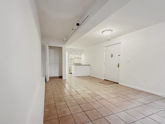 2nd image of 260 W 15th St #B1