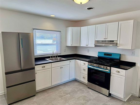 3rd image of 521 Buchanan Rd