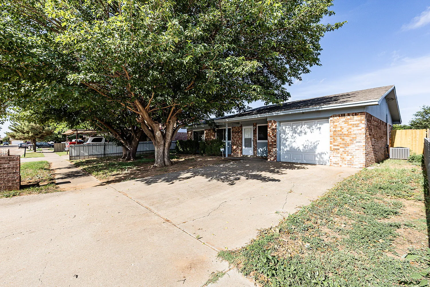 3 bed, 2.0 bath, 1125 sqft, $1,200 — Photo 2