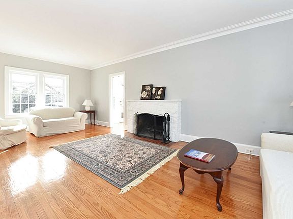 4th image of 39 Whitehall Blvd